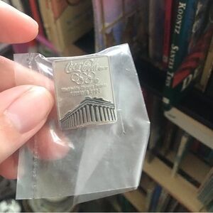 2004 C O C A Cola pin